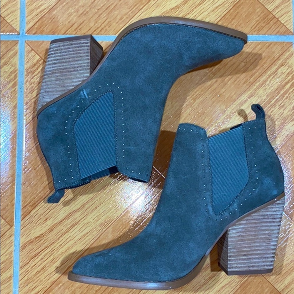 NIB Marc Fisher grayish boots size: 9M